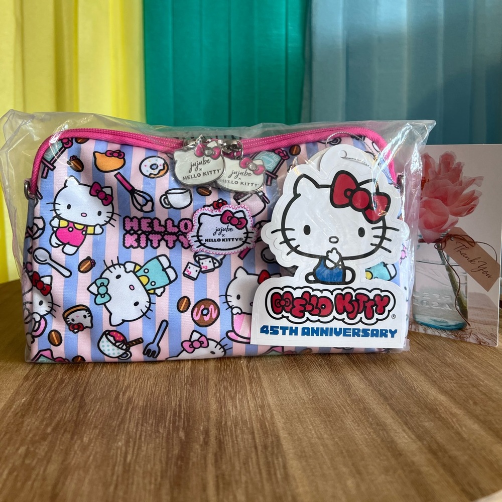 Ju-Ju-Be x Hello Kitty, Hello Kitty Bakery Be Set w/ Wristlet & Crossbody Straps